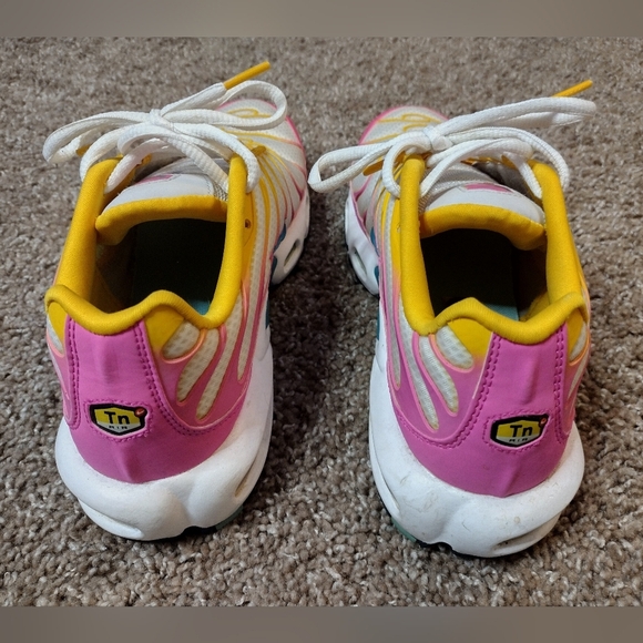 Nike Women's Air Max Plus Premium White Tropical Twist Sneakers 8.5 - Picture 6 of 12